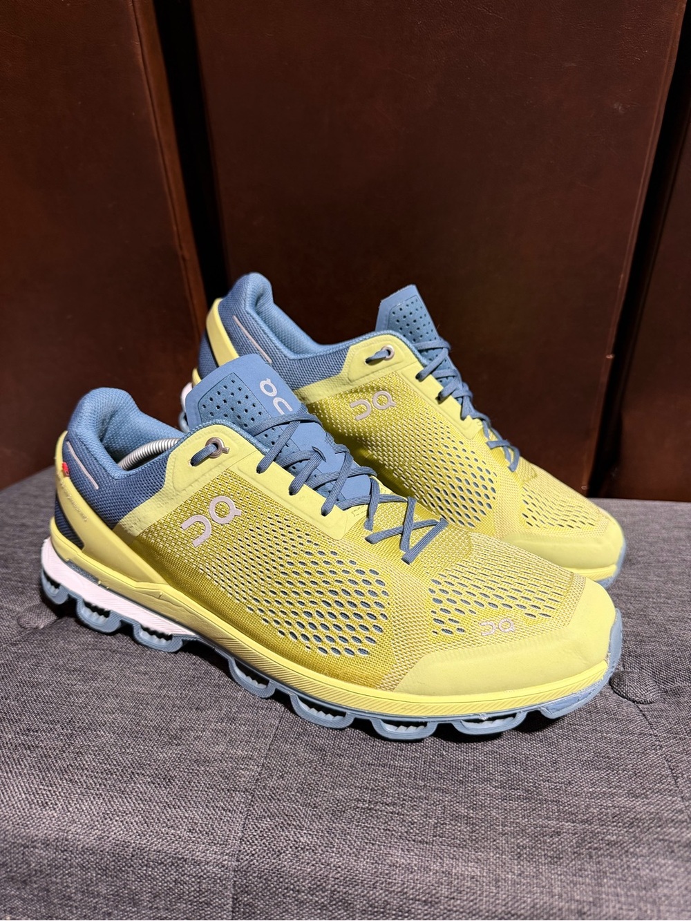 On Running Cloudsurfer Men's Size [Insert Size] Running Shoes size 11.5
